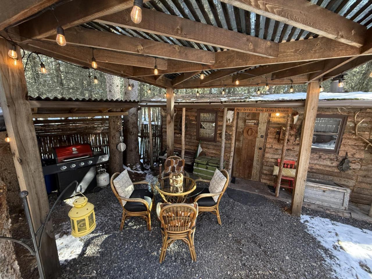 Rustic Cozy Cabin With Hot Tub Bragg Creek Exterior photo