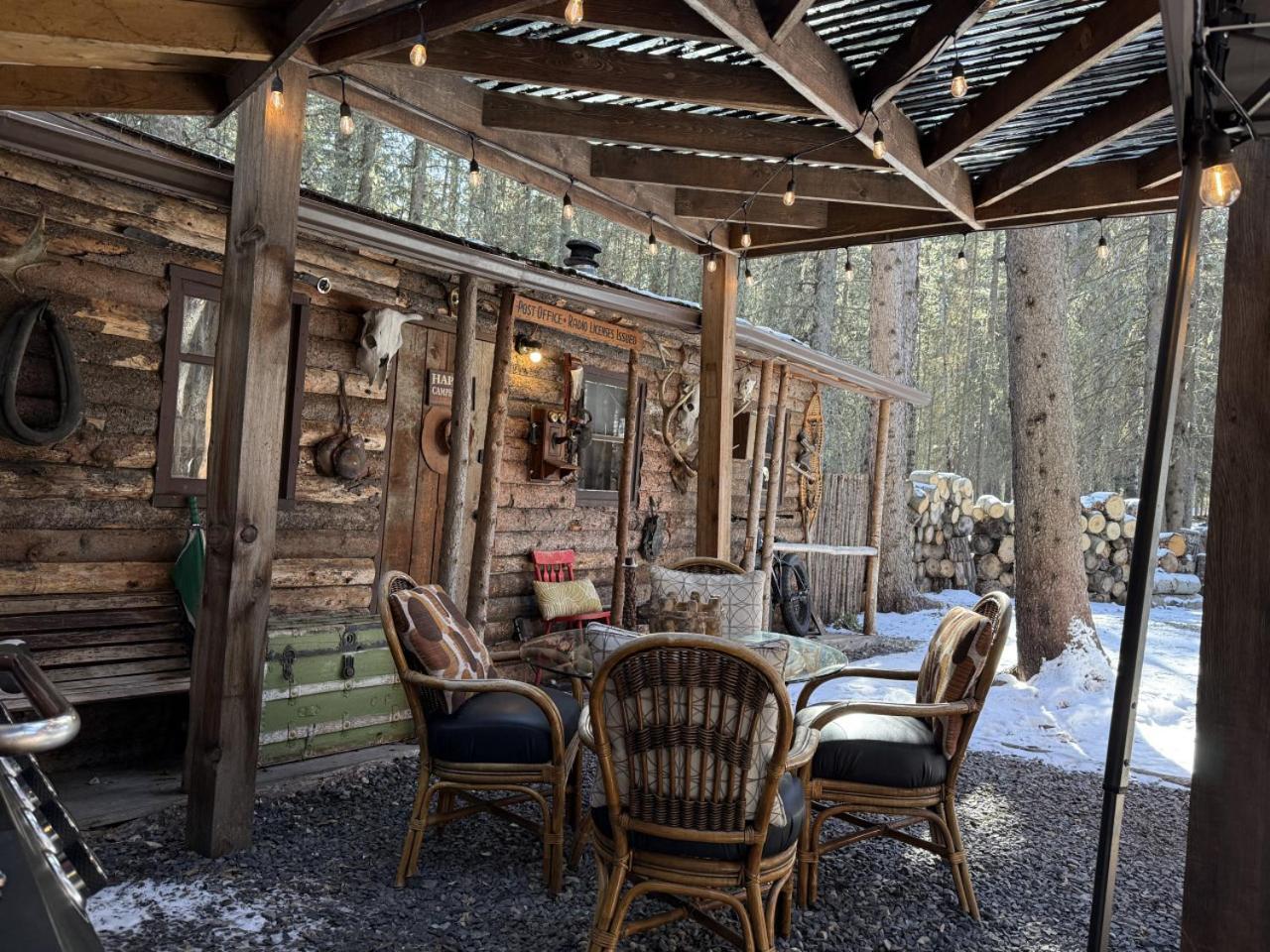 Rustic Cozy Cabin With Hot Tub Bragg Creek Exterior photo